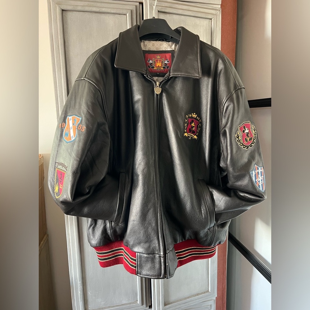 Incredibly RARE Disneyland AND Disney World Castle Coat of Arms Leather Jacket 🔥